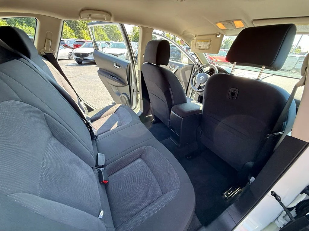 Used 2014 White Nissan S image 27