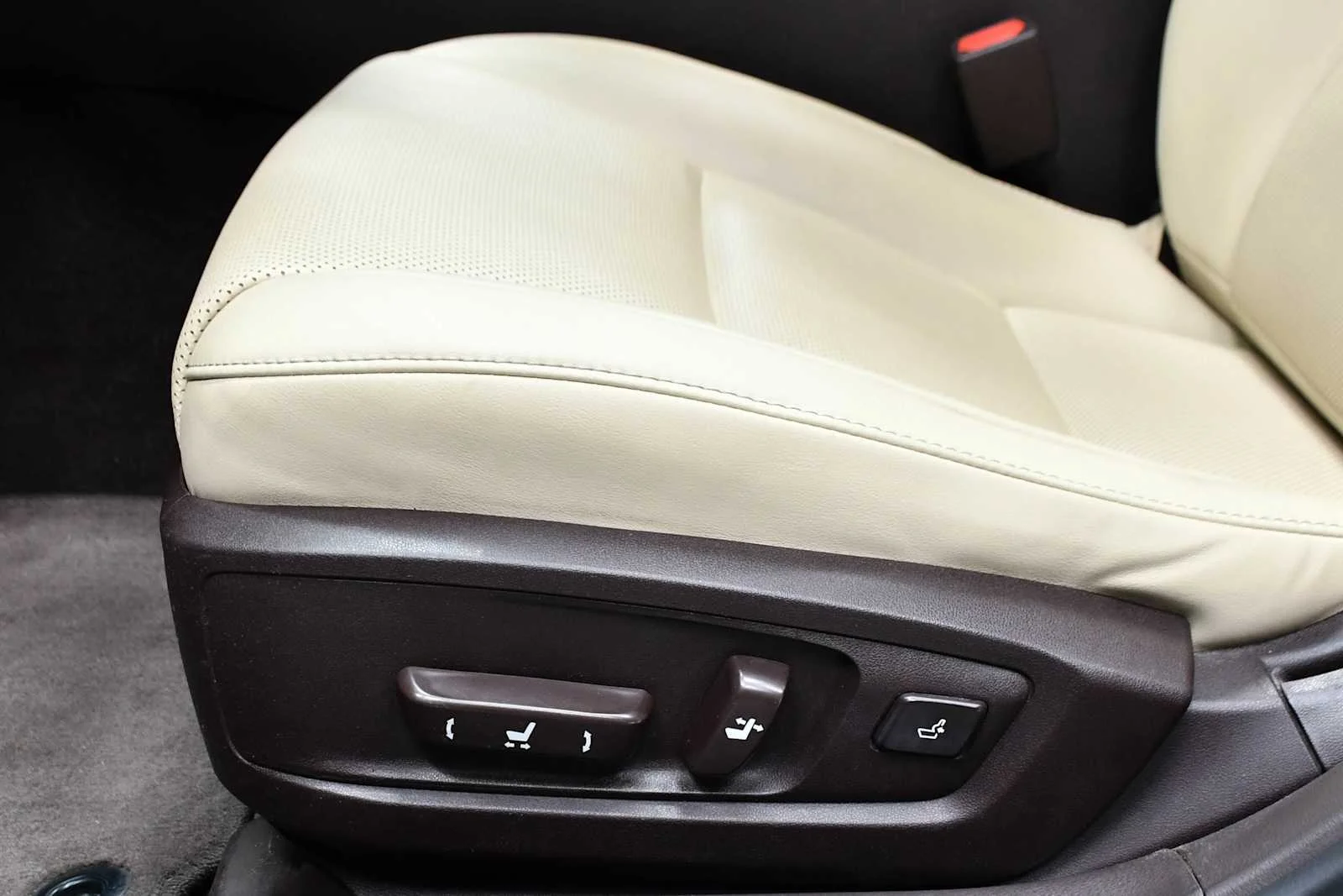 Used 2016 Eminent White Pearl Lexus  image 17