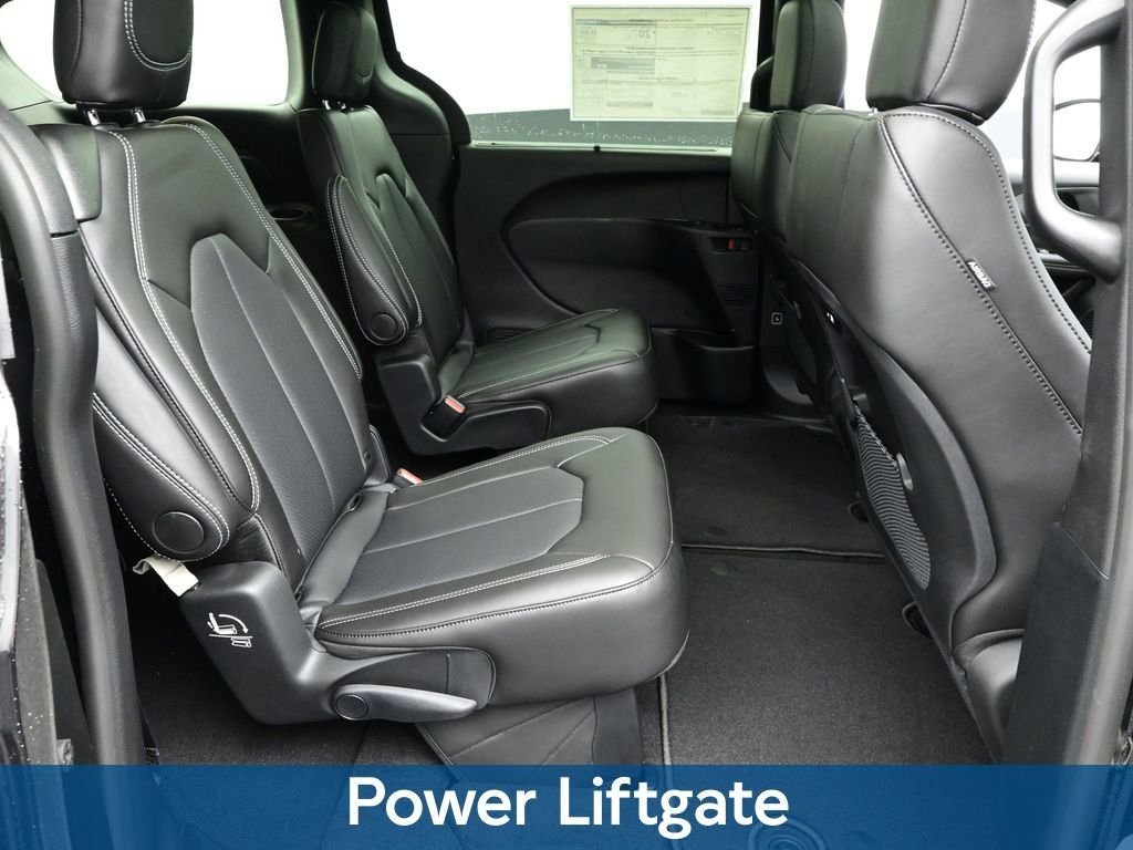 2026 Chrysler Pacifica Select - Photo 11