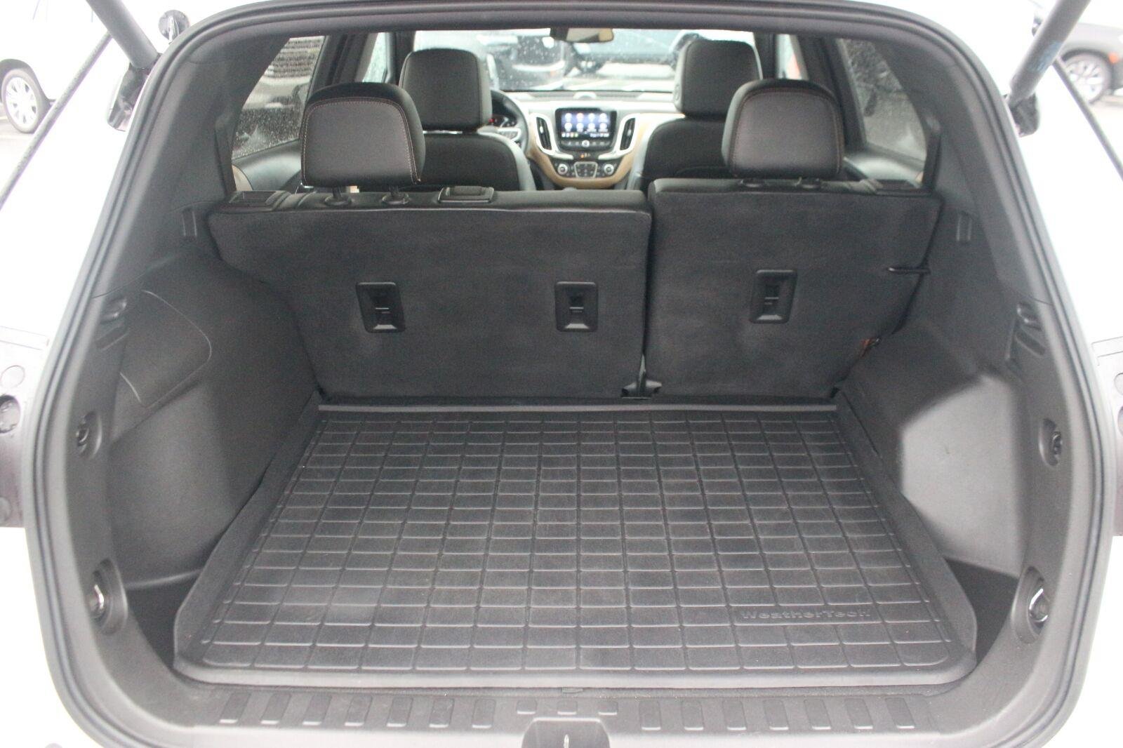 Used 2023 Iridescent Pearl Tricoat Chevrolet Premier image 11