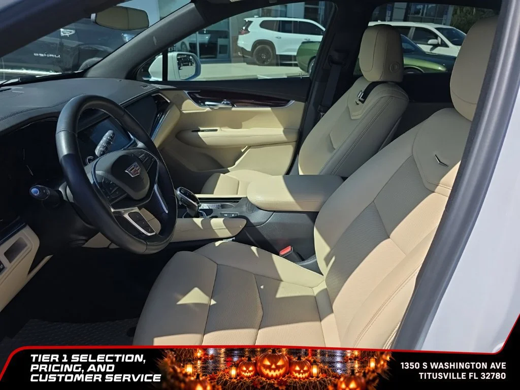 Used 2019 CRYSTAL WHITE TRICOAT Cadillac Premium Luxury FWD image 6