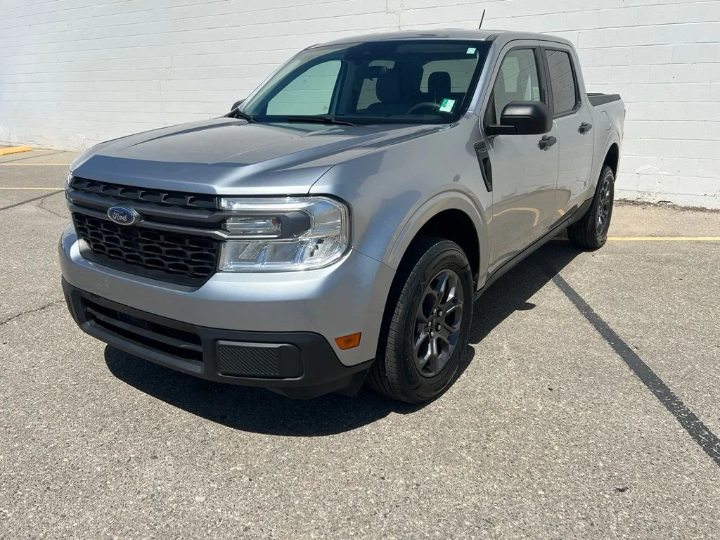 Used 2023 Silver Ford XLT image 1