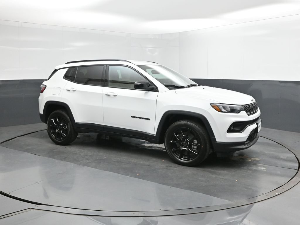 New 2026 Bright White Clear-Coat Exterior Paint Jeep Latitude image 17