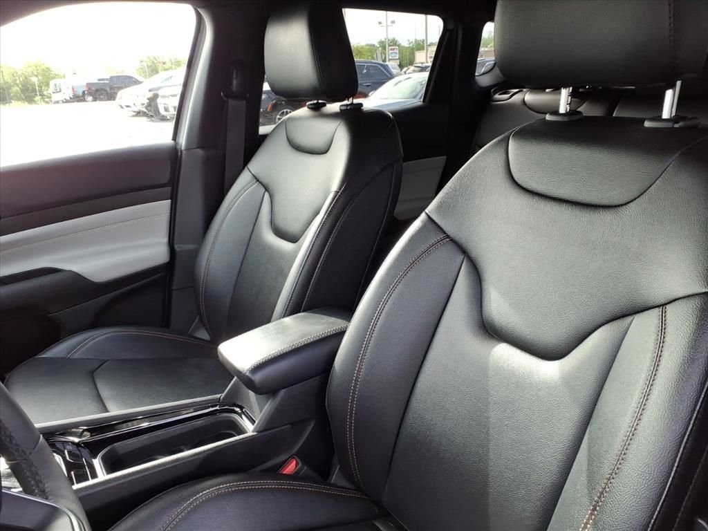 Certified Used 2024 Silver Jeep Limited image 10
