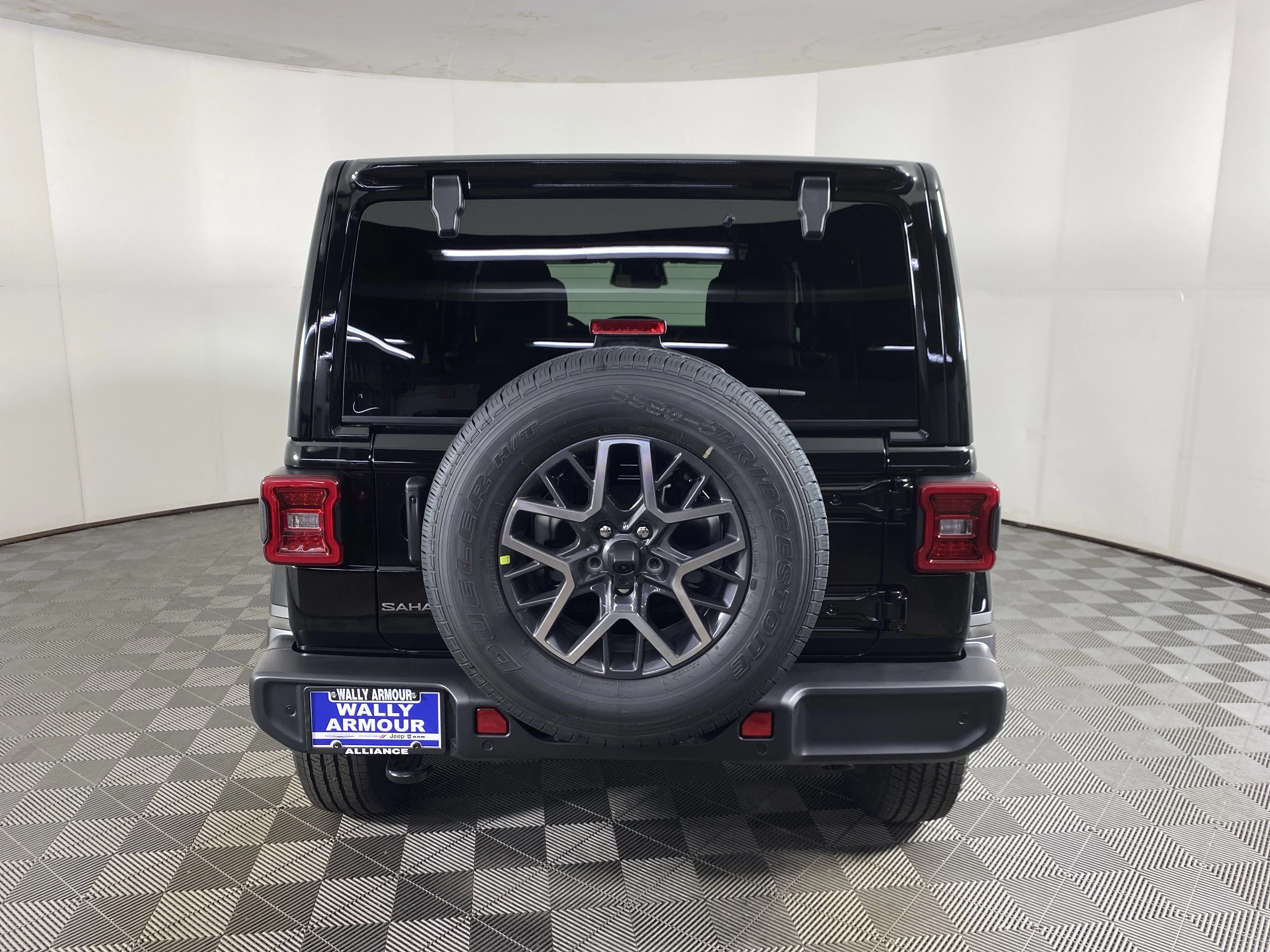 New 2026 Black Clear-Coat Exterior Paint Jeep Sahara image 9
