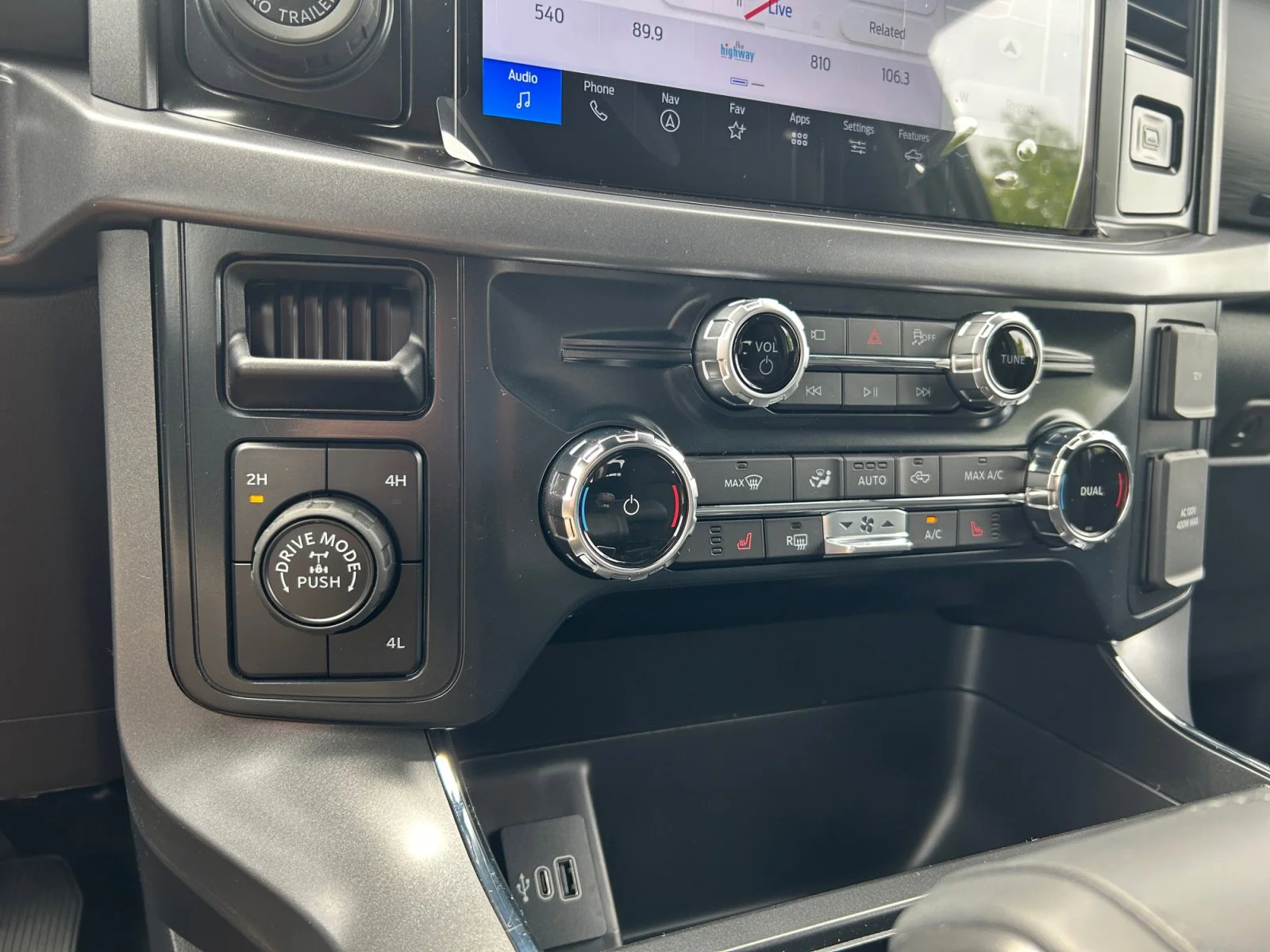New 2026 Oxford White Ford XLT image 22