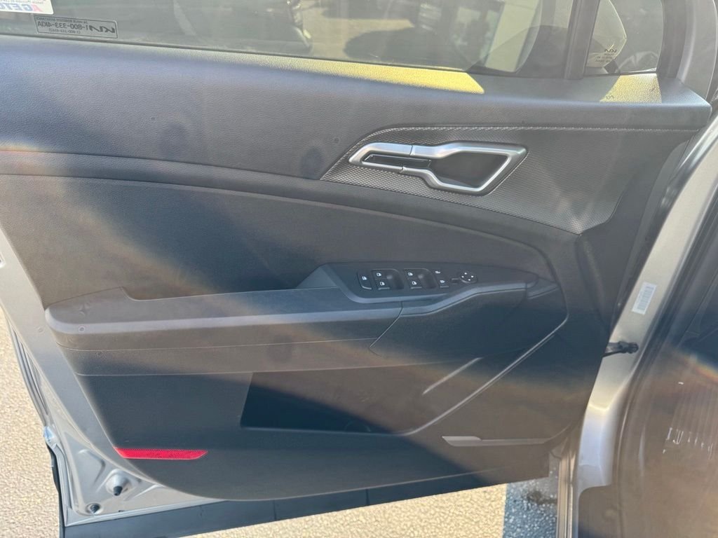 2023 Kia Sportage LX - Photo 11