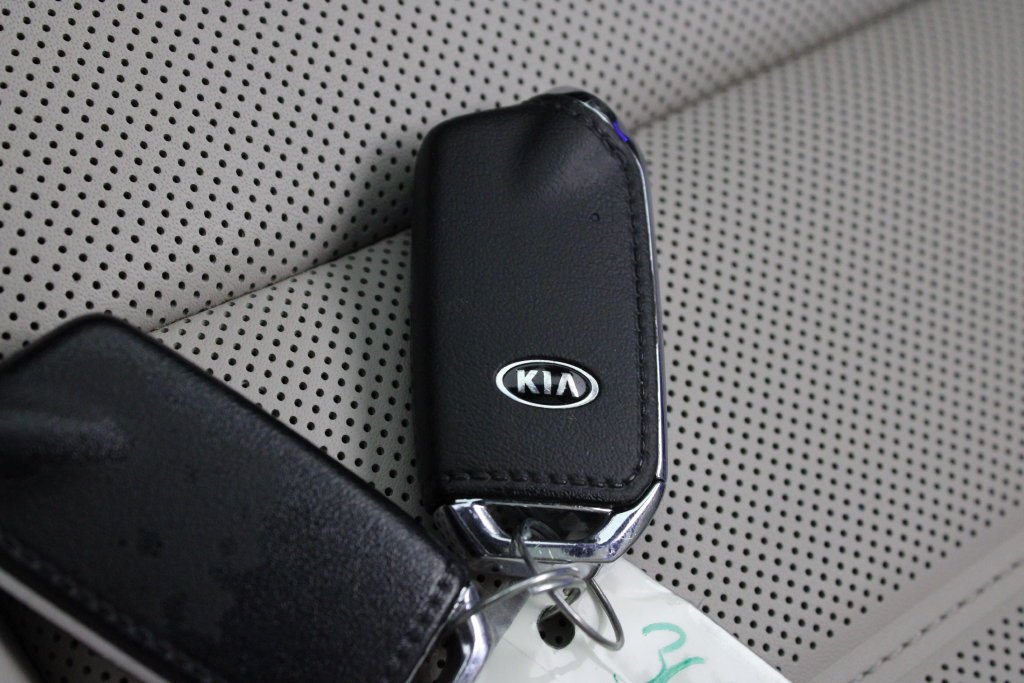 Used 2019 White Kia GT2 image 30