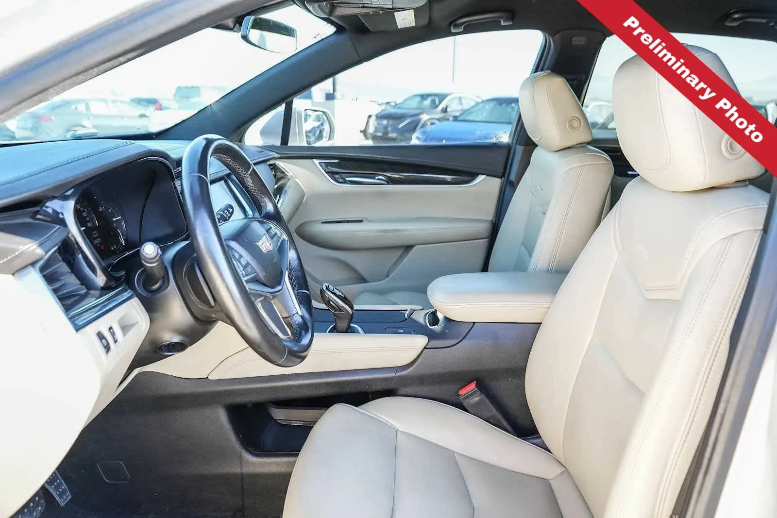 Used 2019 Radiant Silver Metallic Cadillac FWD image 13