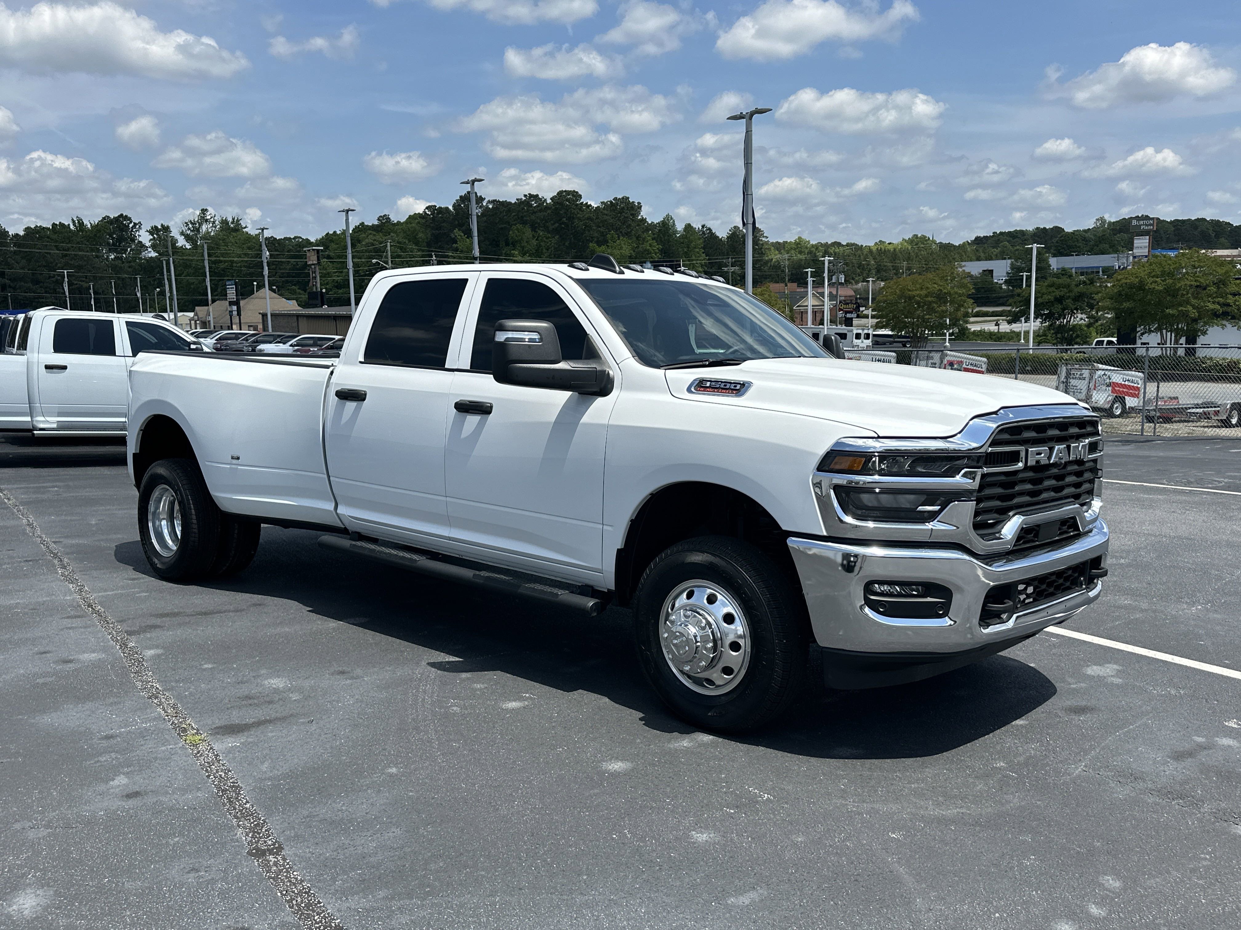 2025 RAM 3500 Tradesman - Photo 2