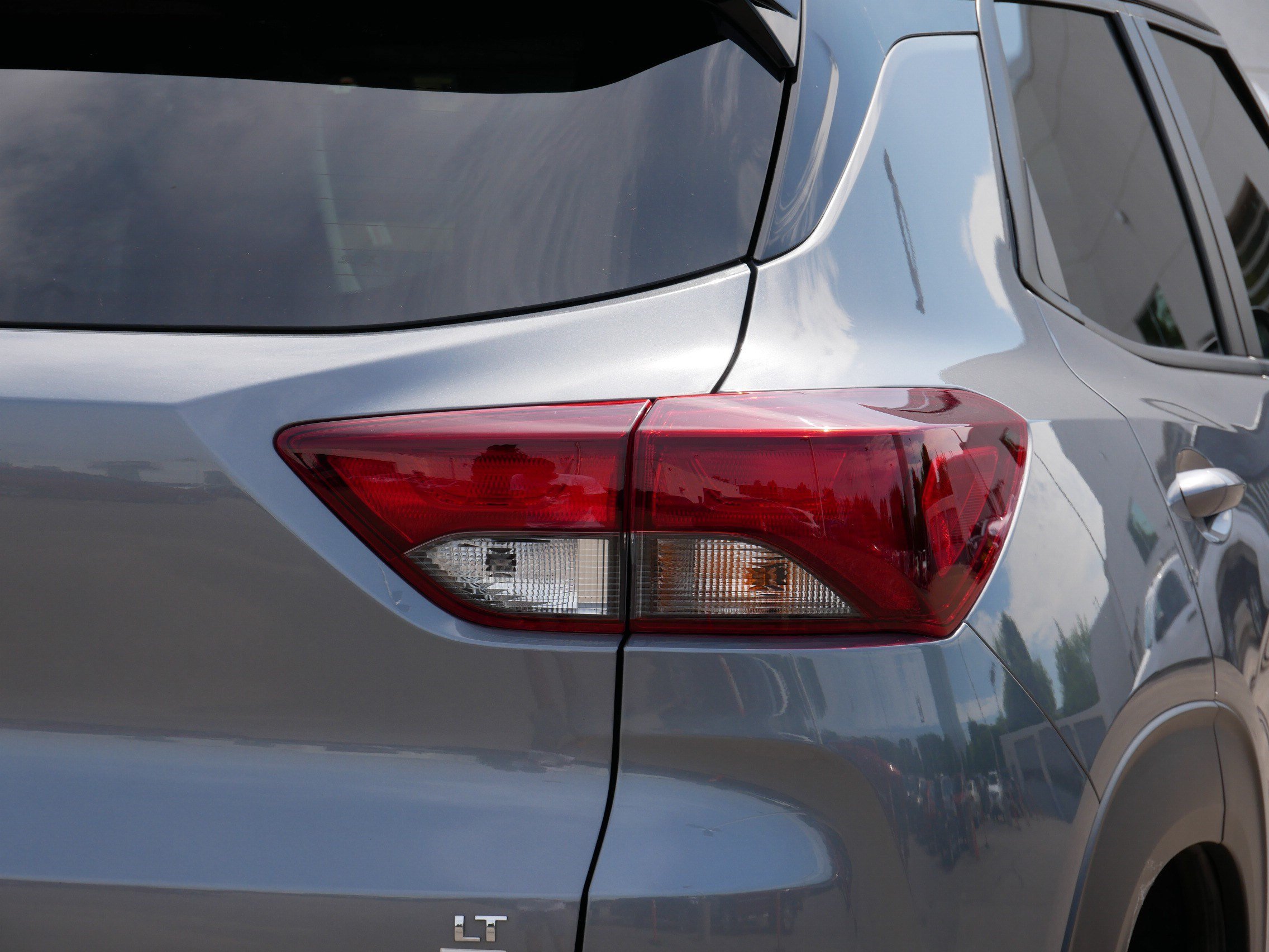 Used 2022 Satin Steel Metallic Chevrolet LT image 17