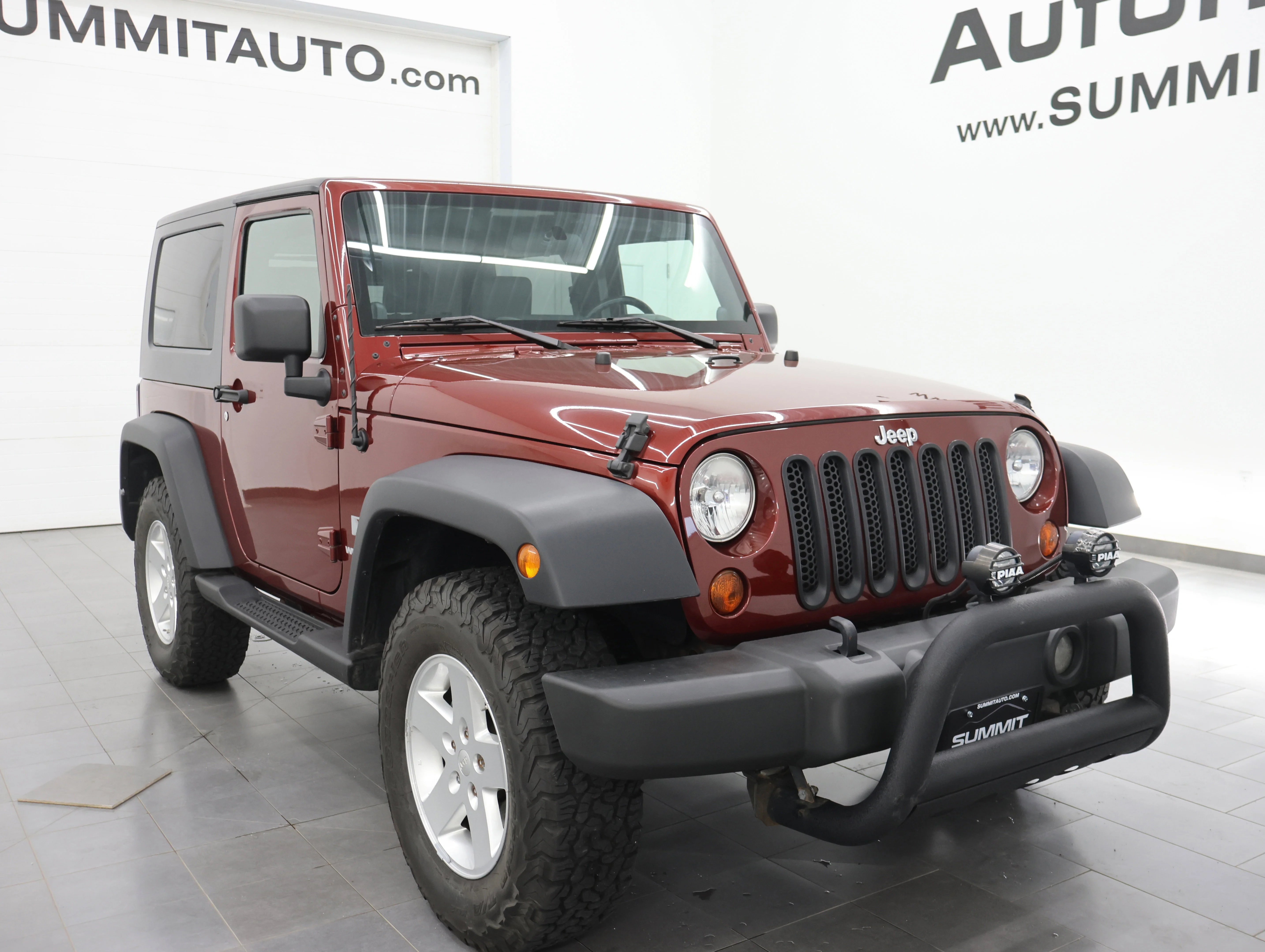 Used 2009 Red Rock Crystal Pearl Jeep X image 2