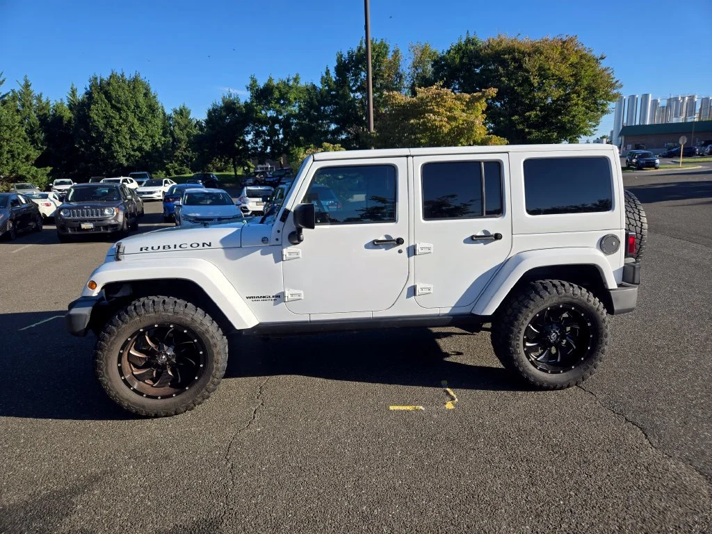 Used 2015 White Jeep Unlimited Rubicon image 4