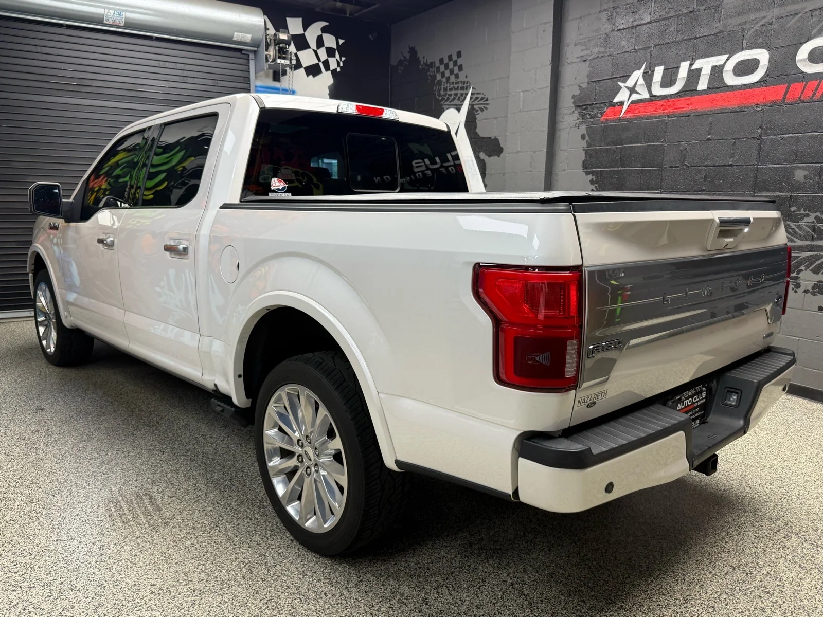 Used 2018 White Platinum Metallic Tri-Coat (ug) Ford Limited image 4