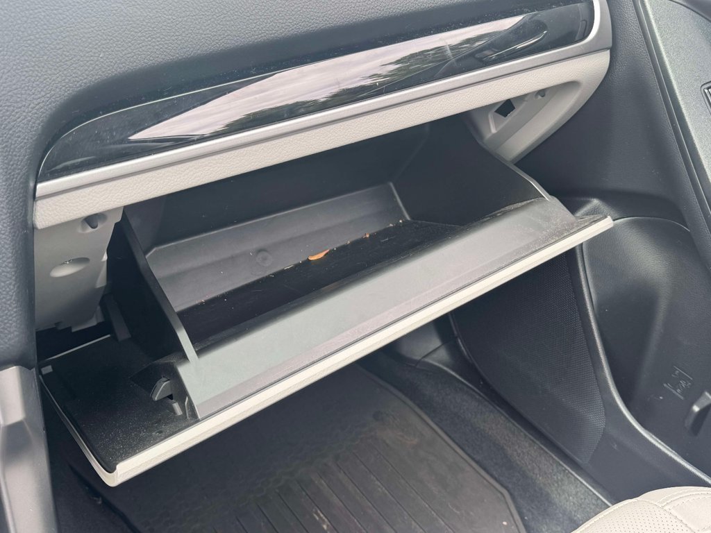 Used 2018 White Subaru 2.5i Limited image 31