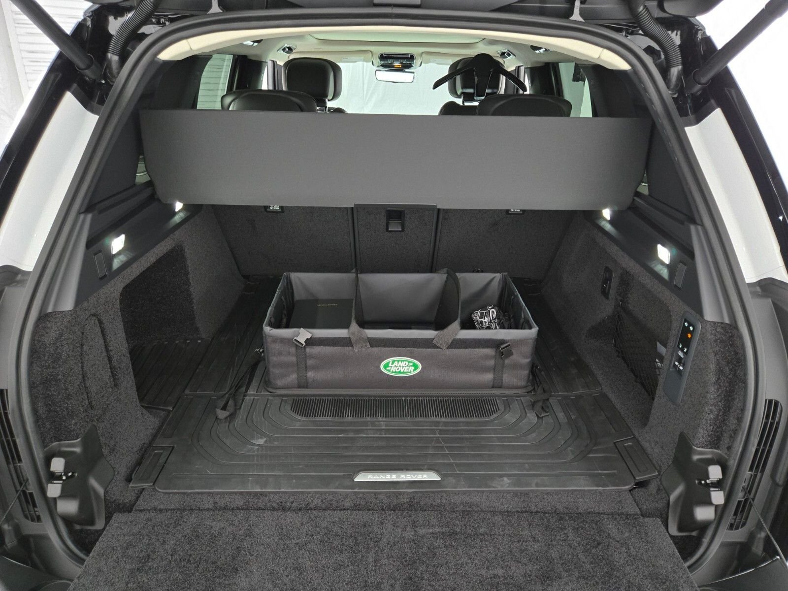 New 2026 Ostuni Pearl White Land Rover Autobiography image 15