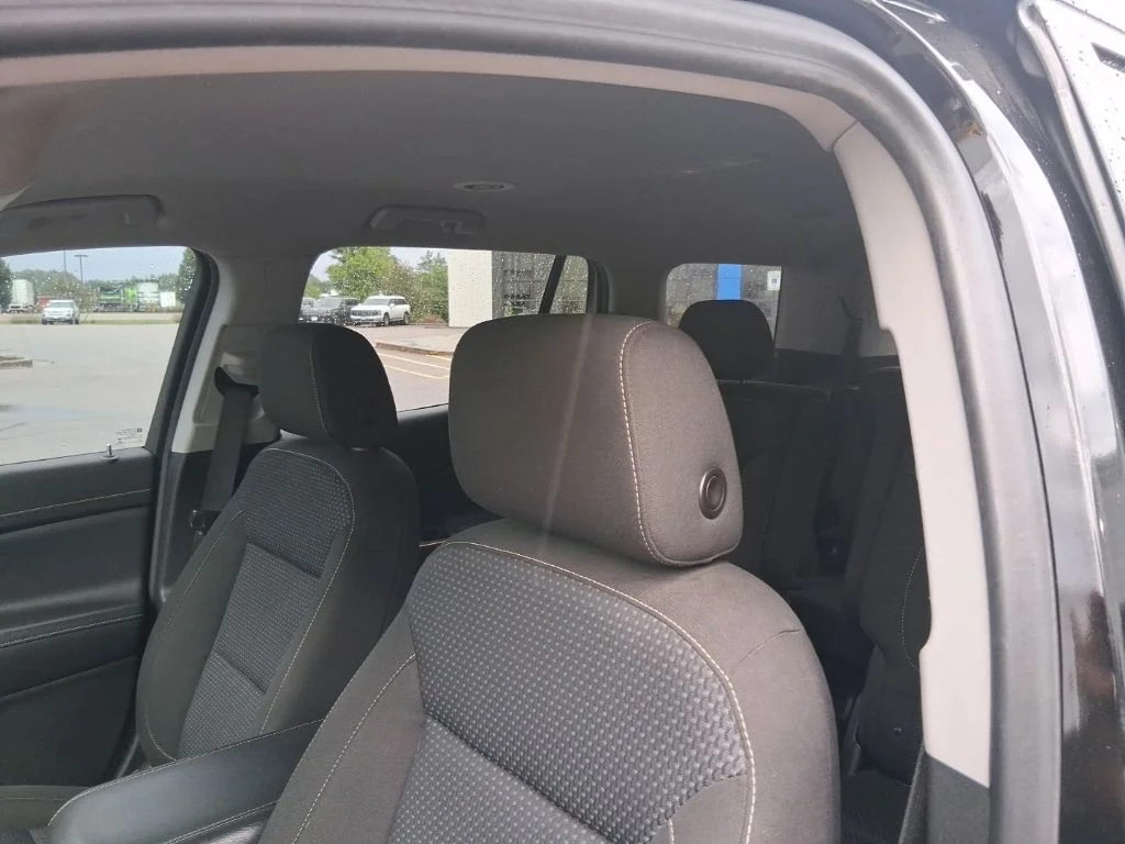 Used 2020 Ebony Twilight Metallic GMC SLE image 29