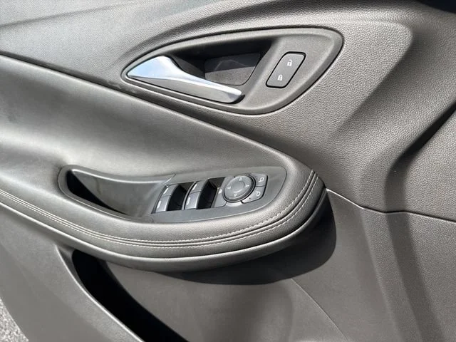 Used 2022 CINNABAR METALLIC Buick Preferred image 21