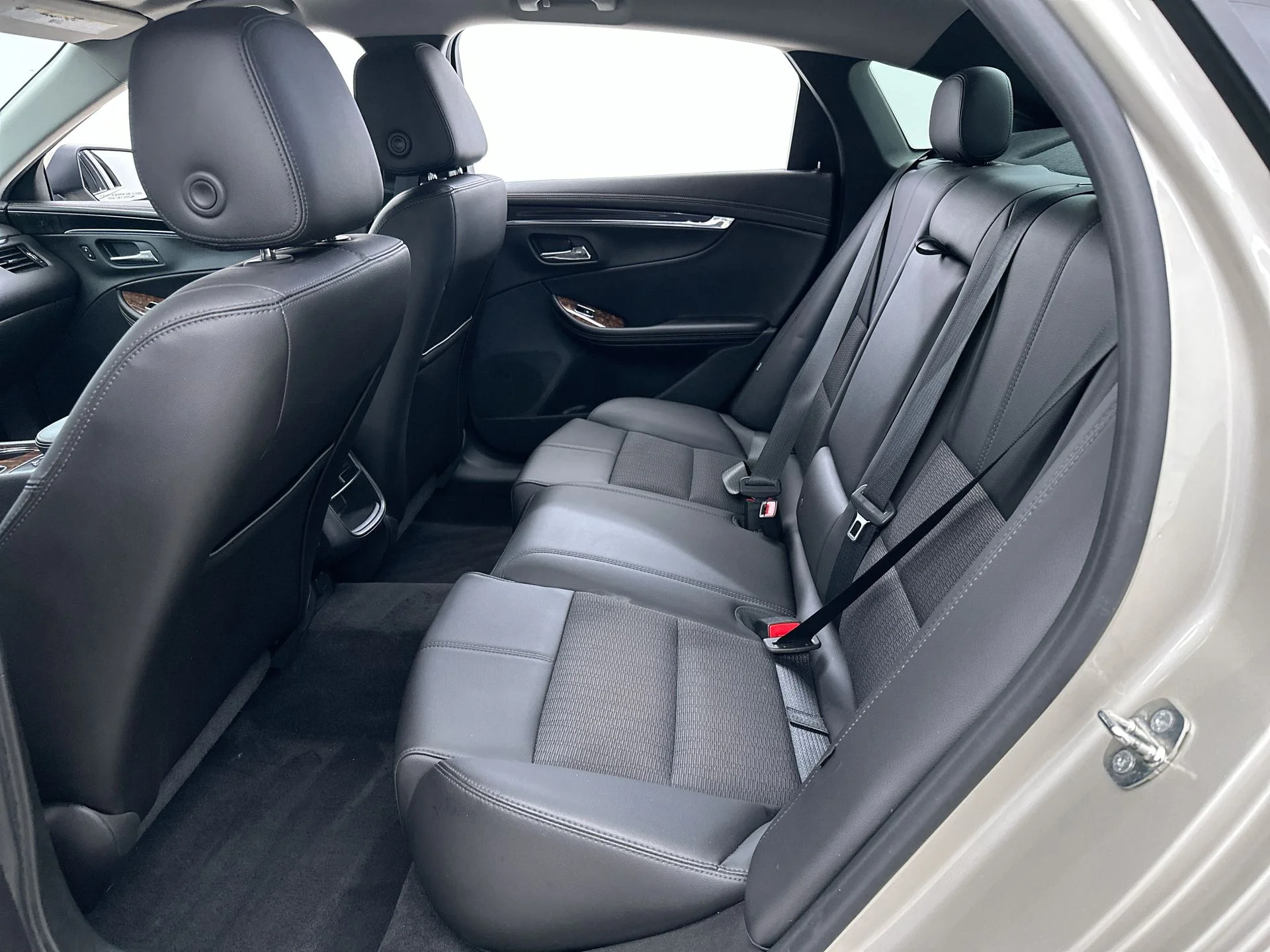 Used 2015 Gold Chevrolet LT image 11