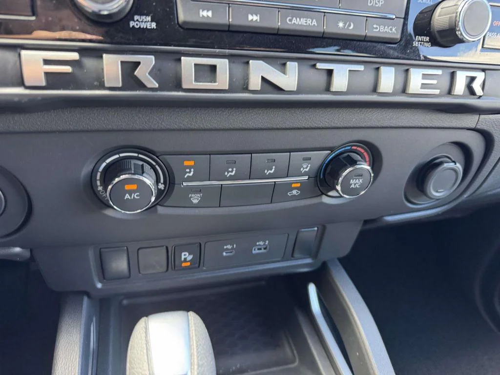 Used 2025 Glacier White Nissan Crew Cab SV 4x2 image 27