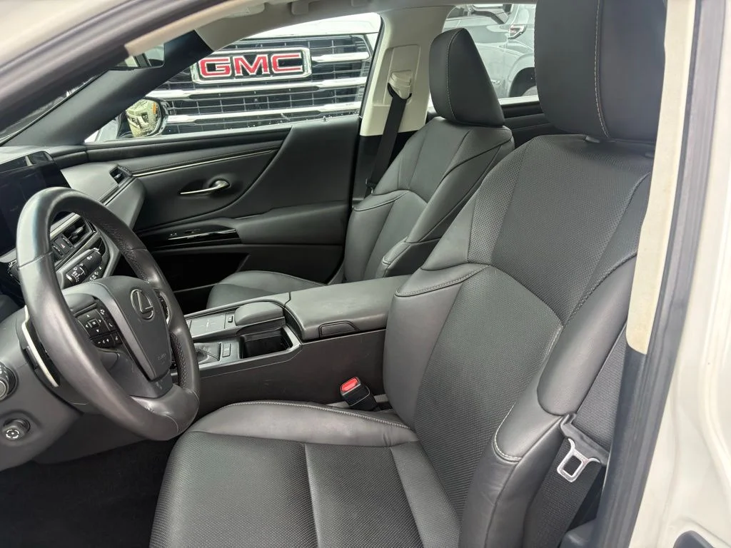 Used 2022 White Lexus 350 image 10