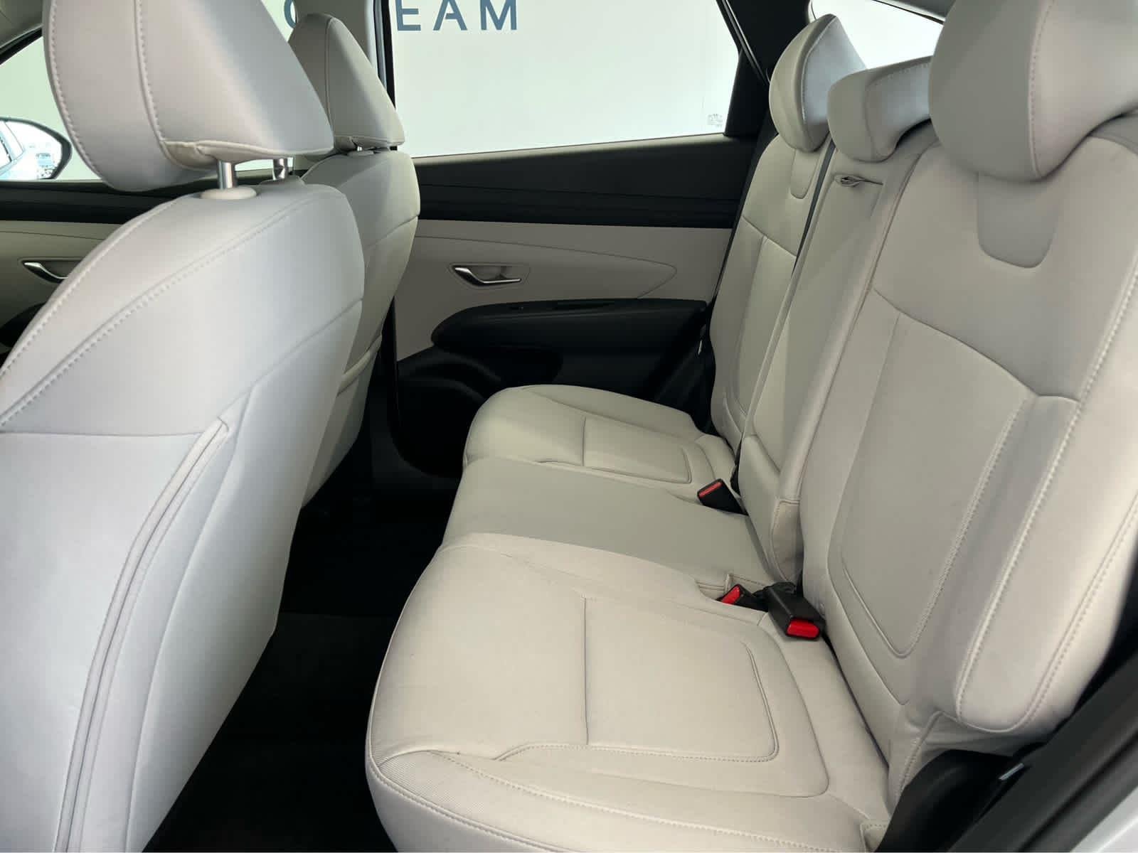 Used 2025 Shimmering Silver Hyundai SE image 28