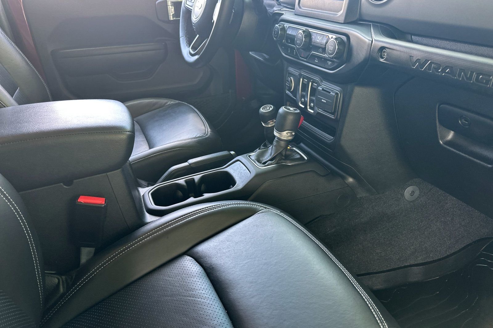 Used 2021 Red Jeep Sport S image 16