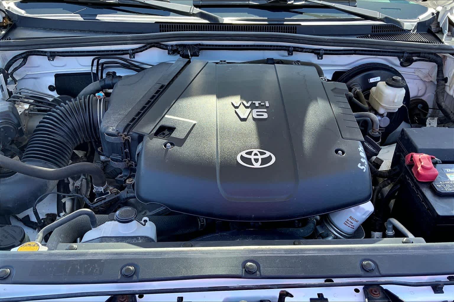 Used 2013 Super White Toyota  image 28