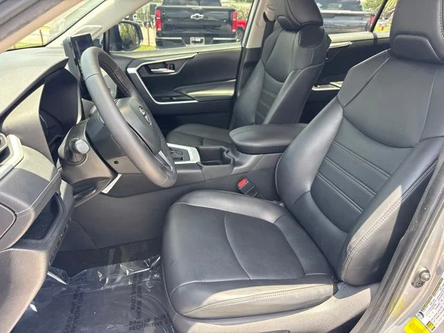 Used 2023 Silver Toyota XLE Premium image 11
