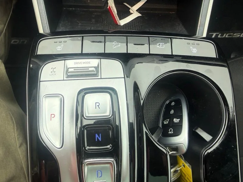 Used 2022 Black Hyundai SEL Convenience image 9