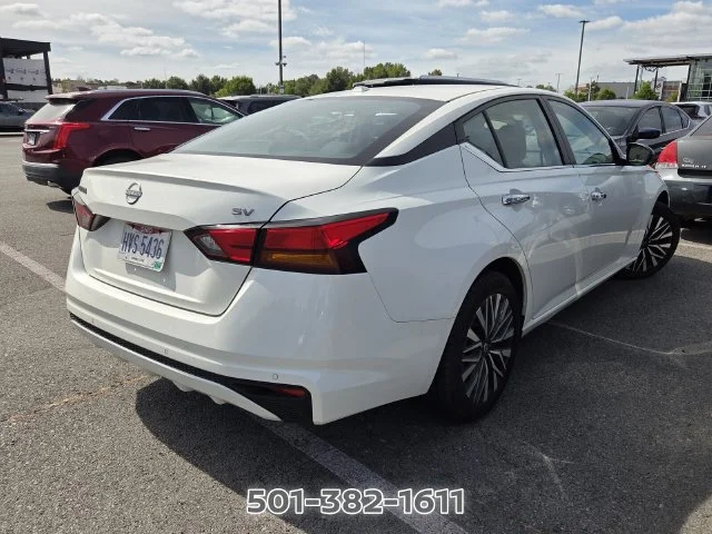 Used 2024 White Nissan 2.5 SV image 5