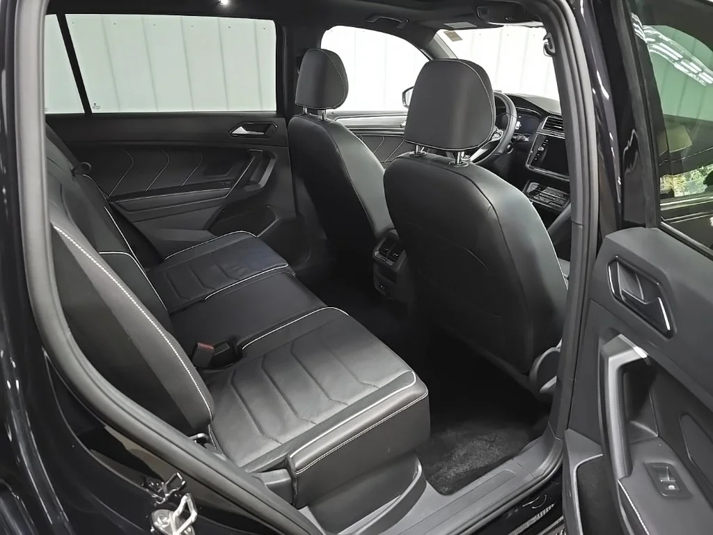 Used 2024 Black Volkswagen 2.0T SEL R-Line image 18