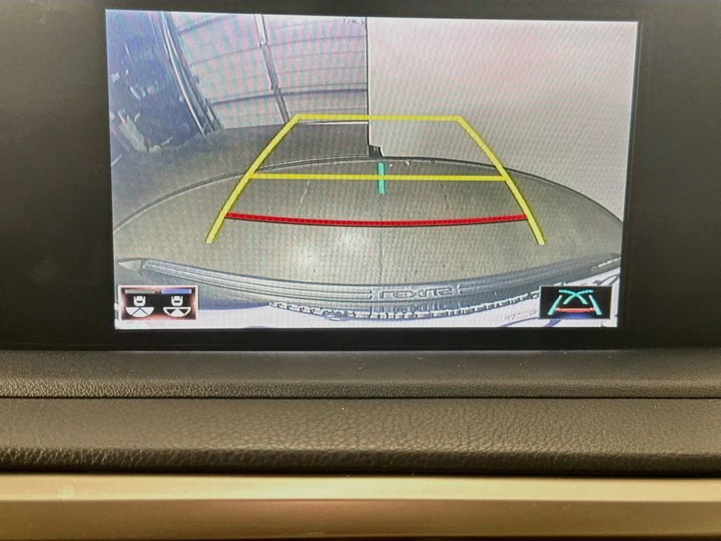 Used 2021 Nori Green Pearl Lexus  image 14