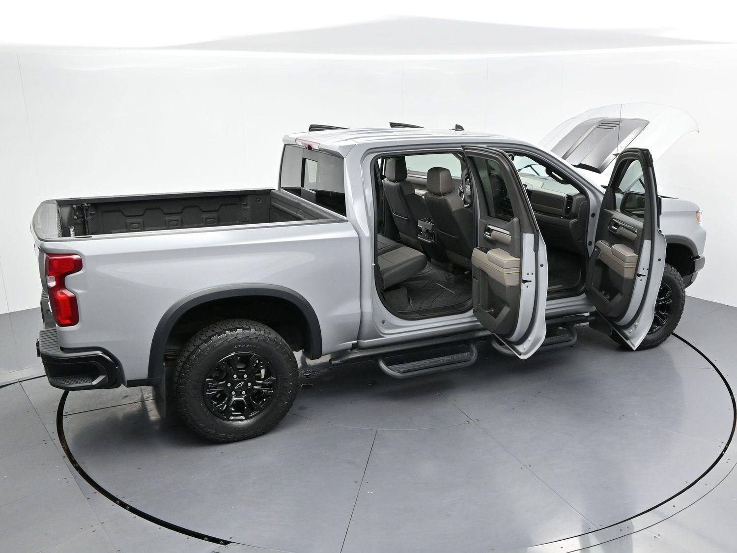 Used 2025 Slate Gray Metallic Chevrolet ZR2 image 43