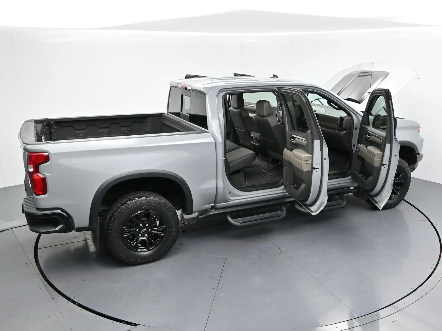 Used 2025 Slate Gray Metallic Chevrolet ZR2 image 43