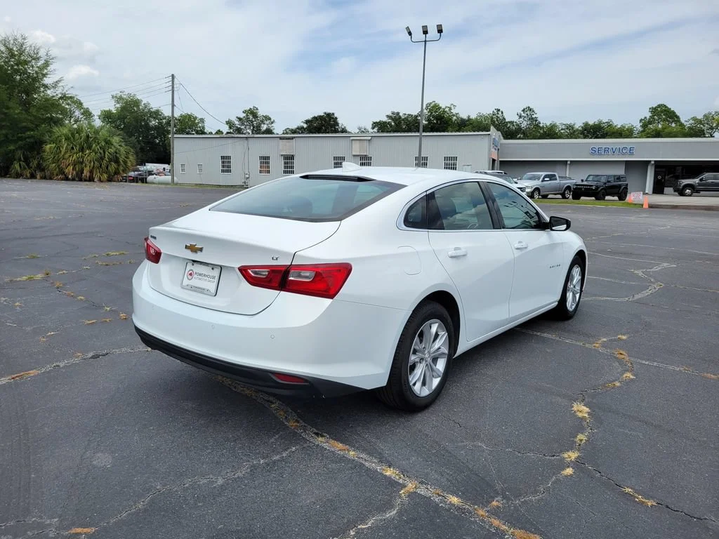 Used 2024 Summit White Chevrolet 1LT image 5