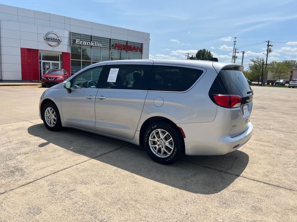 Used 2022 Silver Chrysler LX image 3