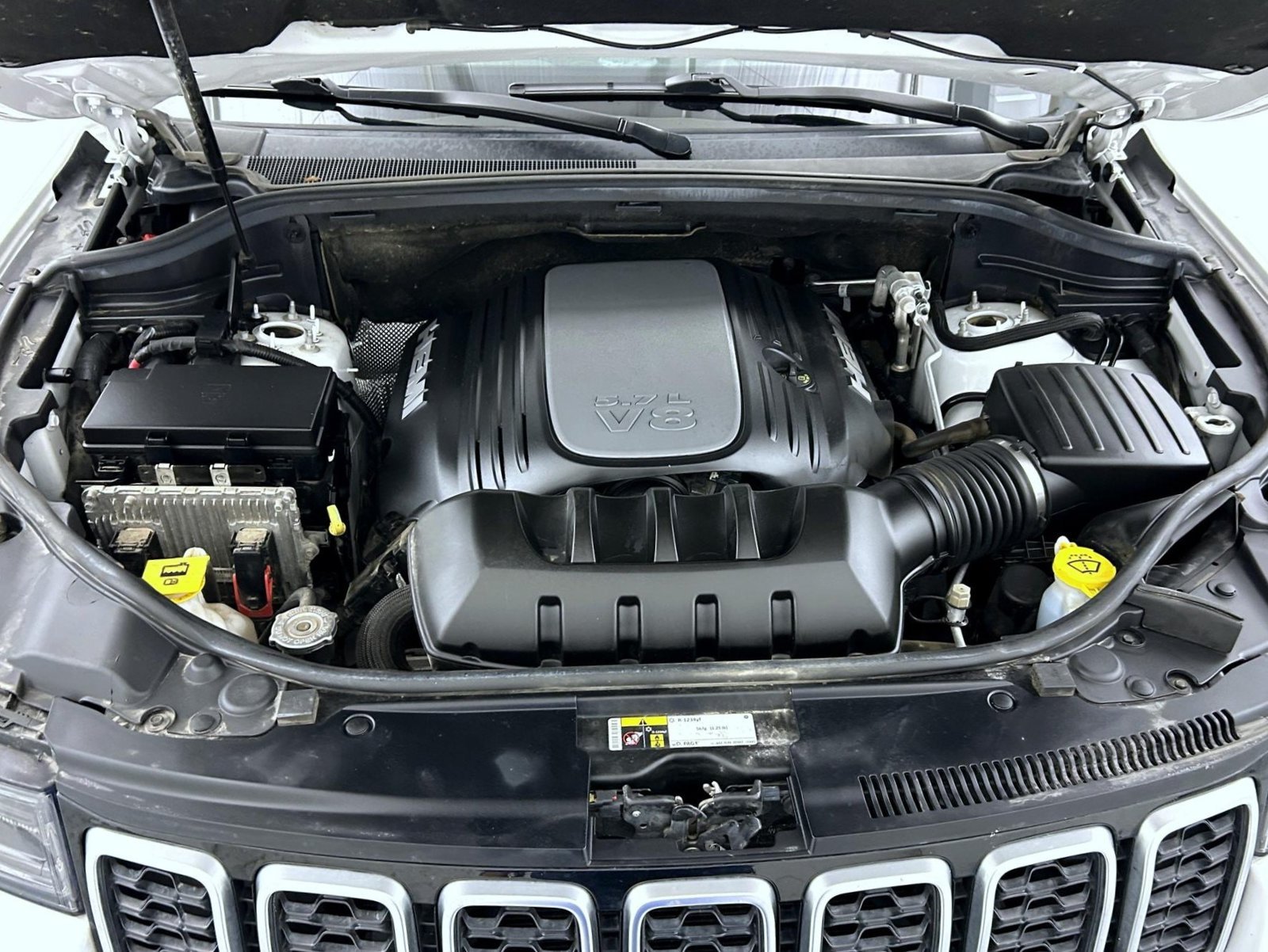 Used 2018 White Jeep Limited image 25