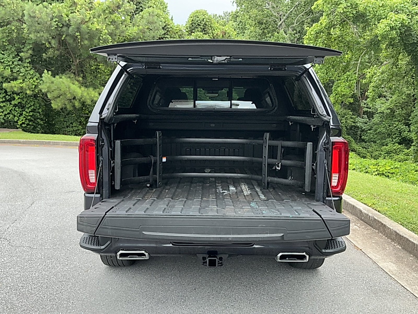 Used 2023 Titanium Rush Metallic GMC 4WD Crew Cab Short Box Denali image 19