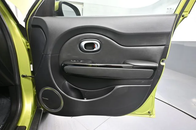 Used 2019 Green Kia Plus image 43