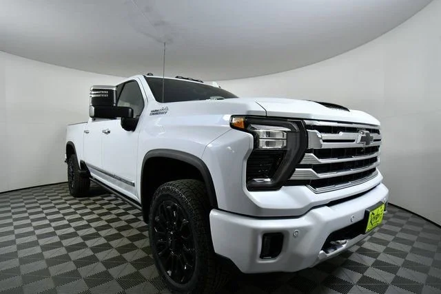 New 2026 Polar White Tricoat Chevrolet High Country image 8