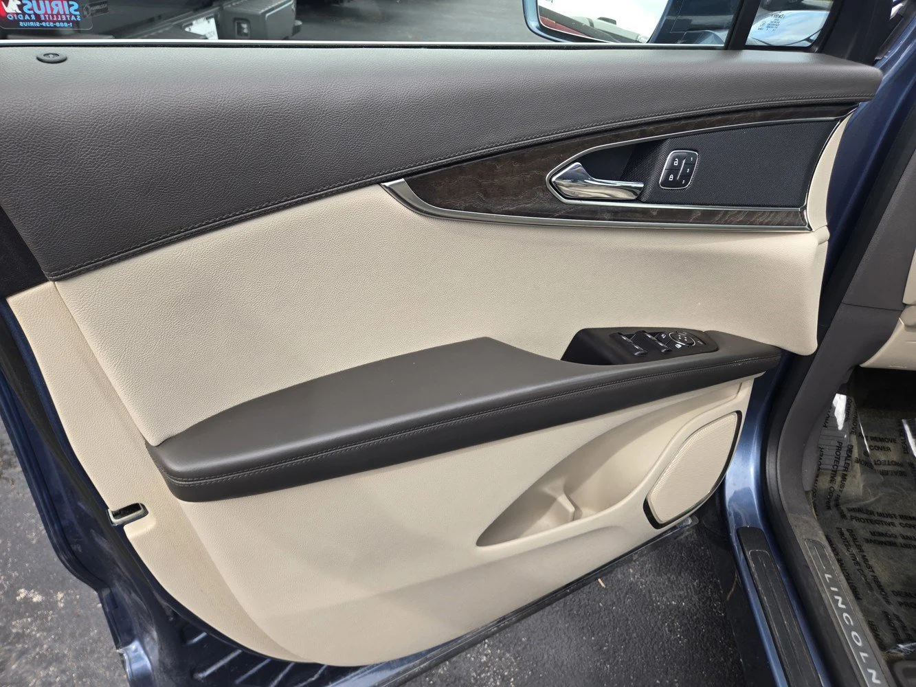Used 2018 Blue Metallic LINCOLN Select image 37