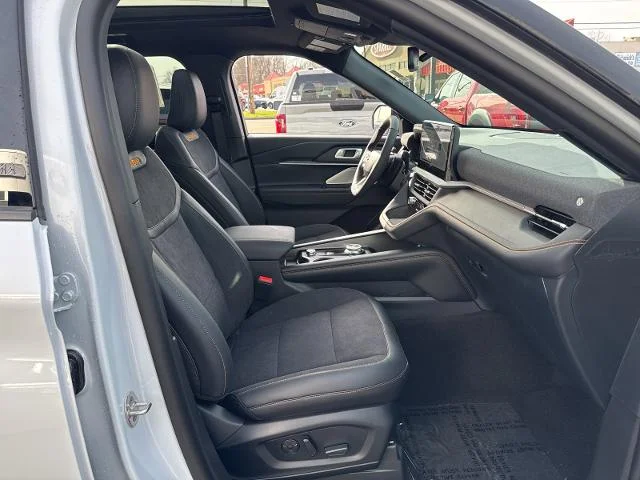 New 2026 Space White Metallic Ford Tremor® image 80