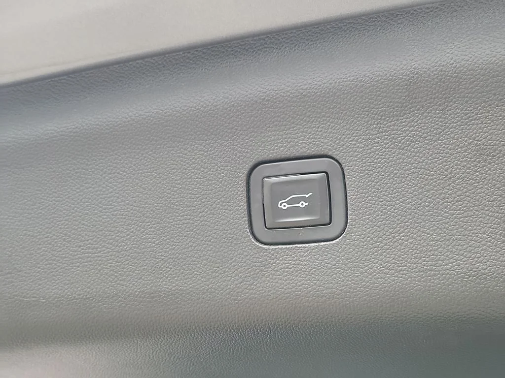 Used 2018 Gray Buick Essence image 27