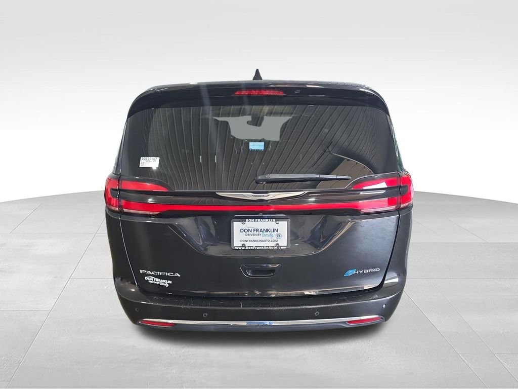Used 2023 Black Chrysler Touring L image 4