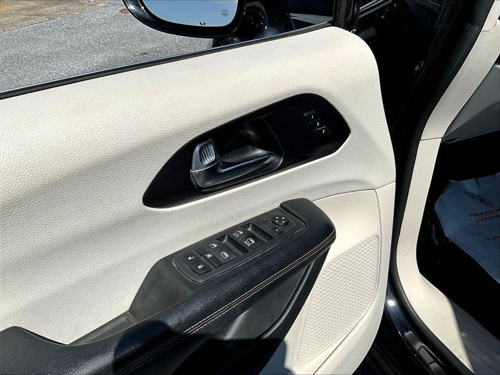 Used 2020 Black Chrysler Touring L image 20