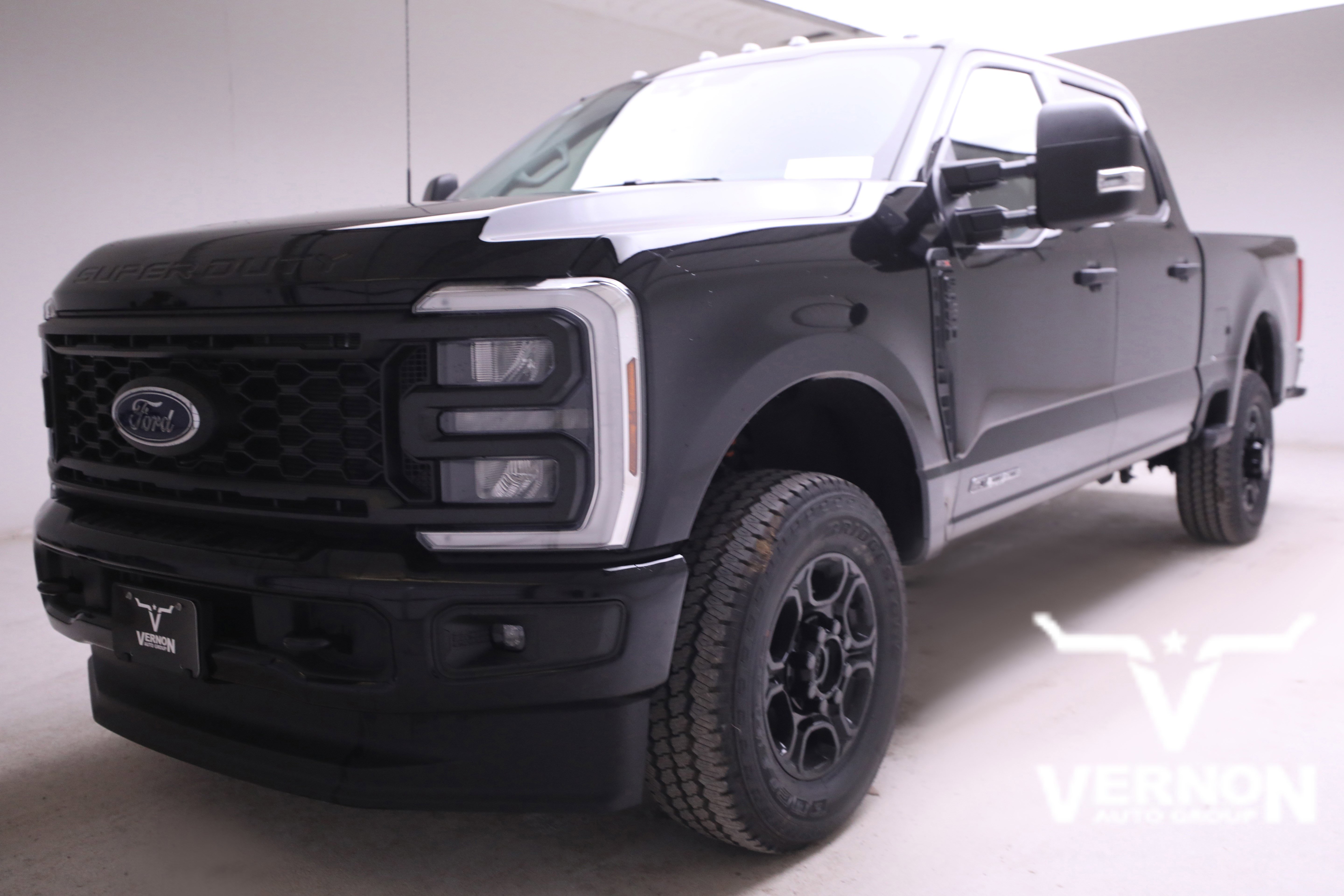 New 2026 Agate Black Metallic Ford  image 1
