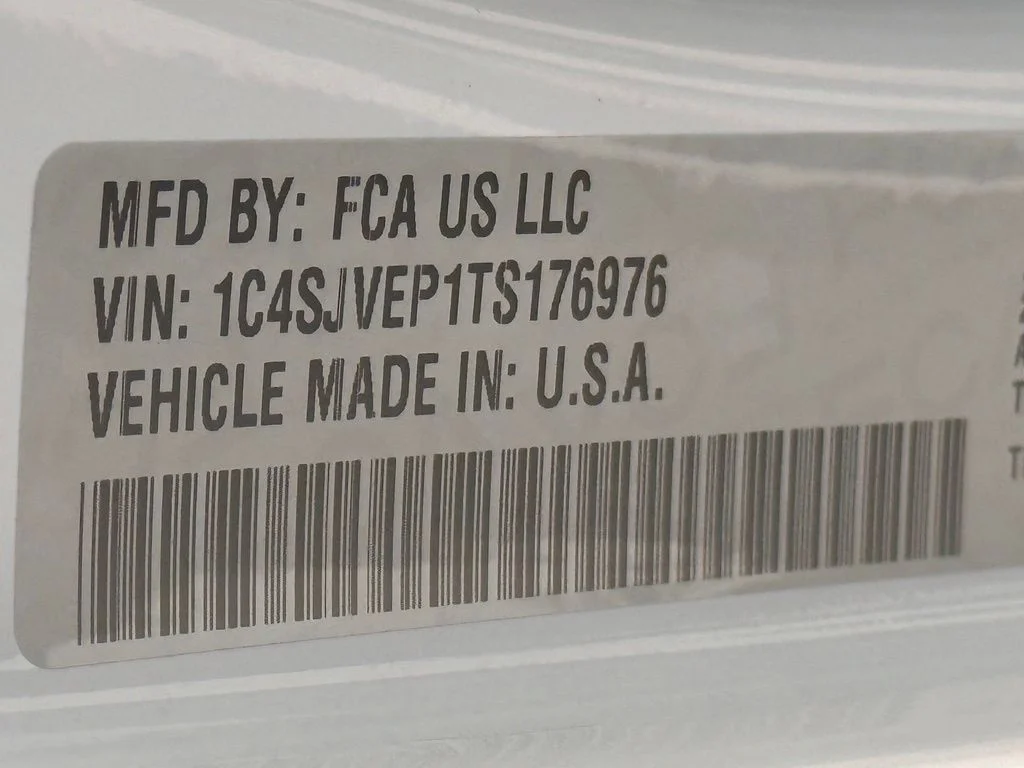 New 2026 Bright White Clear-Coat Exterior Paint Jeep Summit Reserve image 45