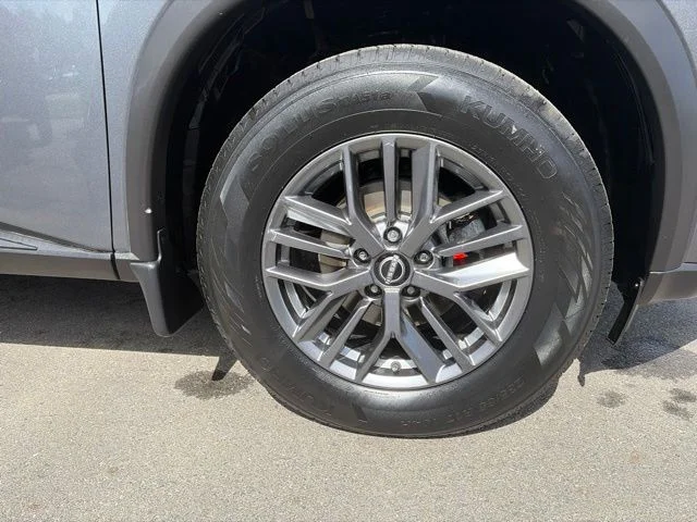 Used 2023 Gray Nissan S image 4
