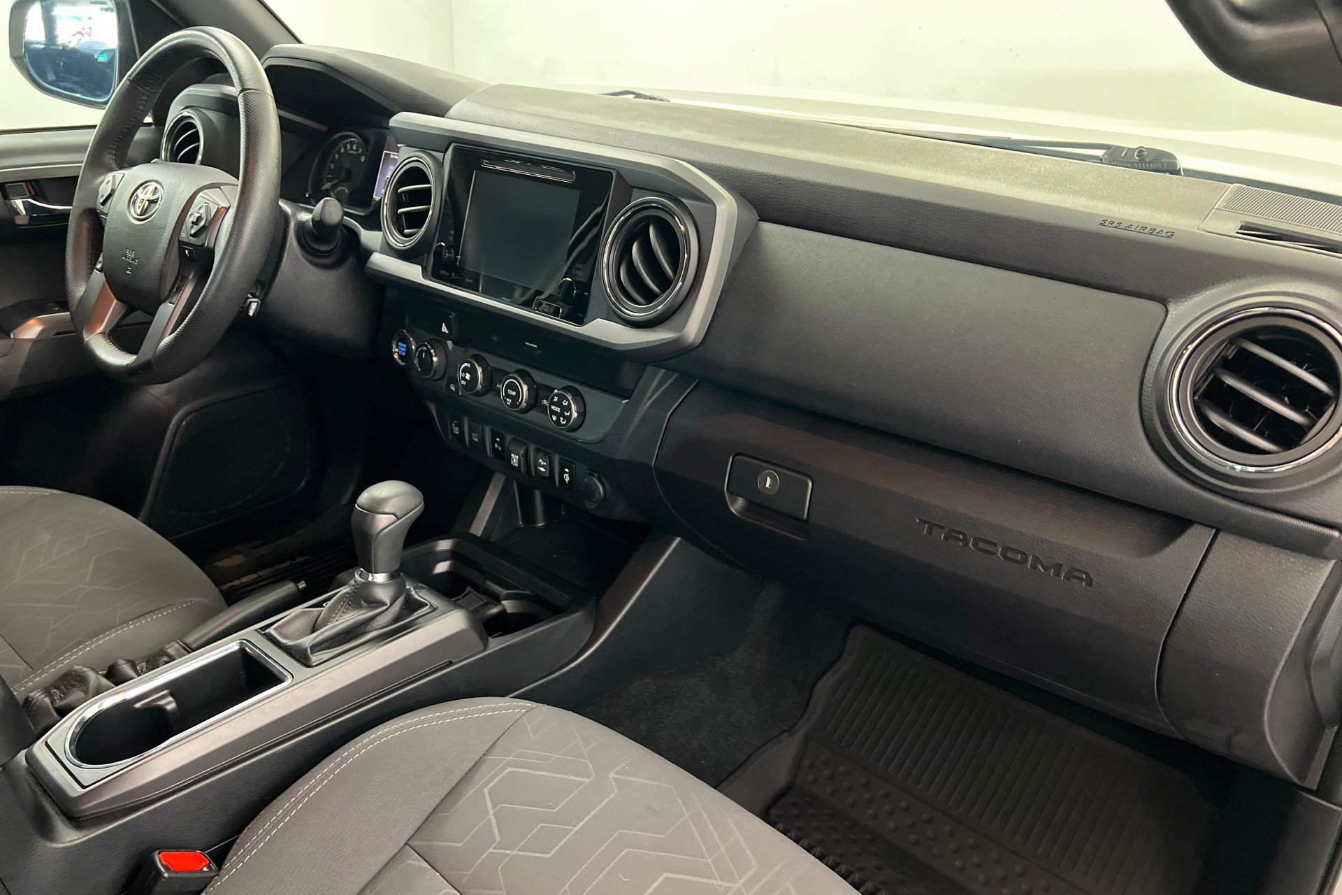 Used 2019 SUPER WHITE Toyota TRD Off-Road image 24